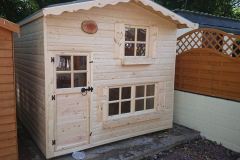 rosas-upstairs-wendy-house_n